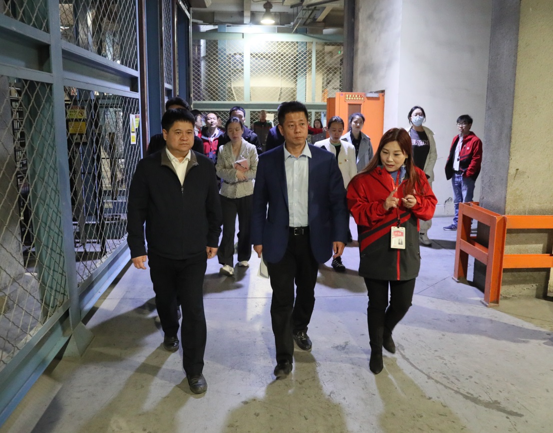 經(jīng)開區(qū)工委副書記、組織人事部部長于淼一行蒞臨美巢參觀督導(dǎo)